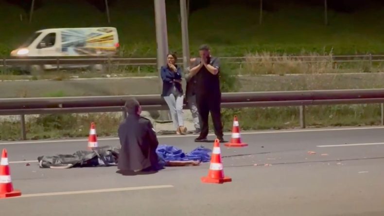Otoyolda Feci Kaza: Otomobil Yayaya Çarptı, İki Araç Daha Üzerinden Geçti