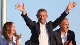 Özgür Özel'den Anket Açıklaması: CHP Tarihinde Bir İlk
