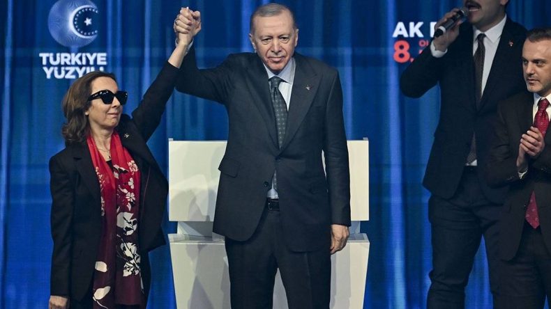 Özbudun, Komisyon Başkanlığına Seçildi!