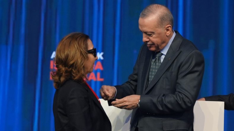 Özbudun, TBMM Anayasa Komisyonu Başkanı Olarak Atandı