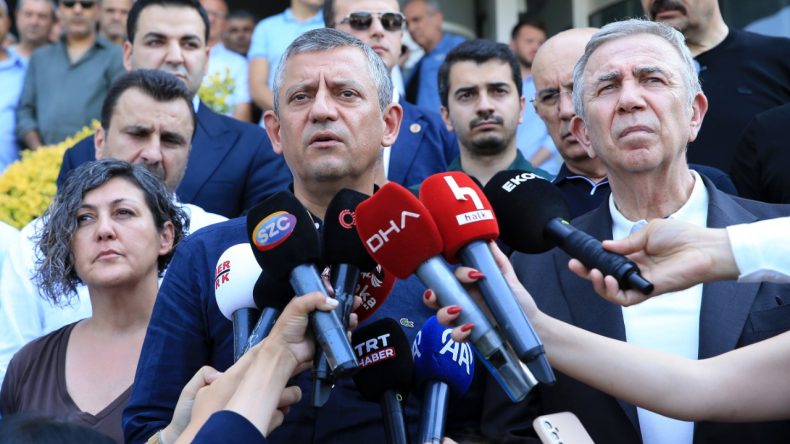 Özel: Fahrettin Koca WhatsApp Grubu Kurdu, Doktorlar Önerilerini İletiyor