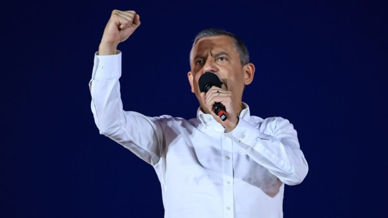 Özel’den Erdoğan’a: Üzerine düşeni yap, kaya gibi arkanda dururuz