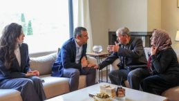 Özgür Özel, Tutuklu İBB Özel Kalem Müdürü Kadriye Kasapoğlu’nu Ziyaret Etti