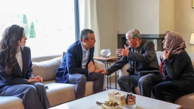 Özgür Özel, Tutuklu İBB Özel Kalem Müdürü Kadriye Kasapoğlu’nu Ziyaret Etti