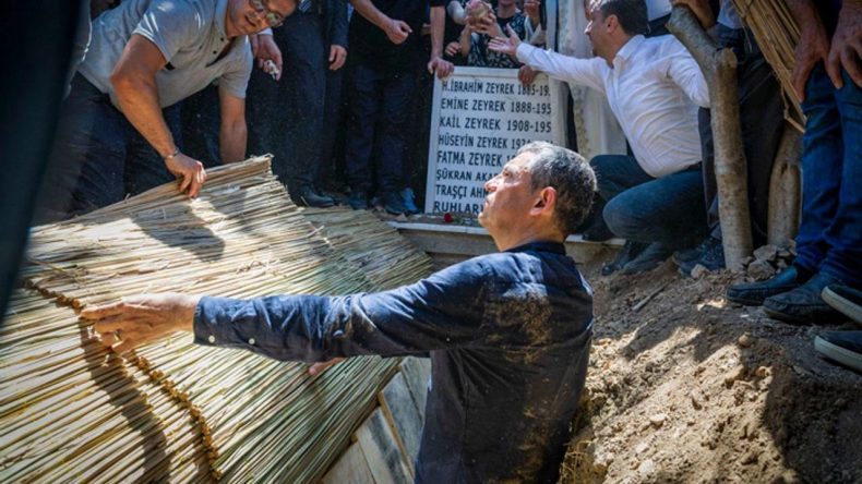 Özgür Özel’in Vefası Çok Konuşuldu! Ferdi Zeyrek’in Cenazesini de O Yıkadı
