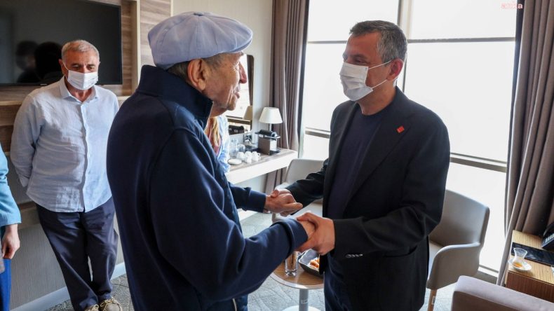 Özgür Özel’den Eski CHP Liderlerine Babalar Günü Ziyareti
