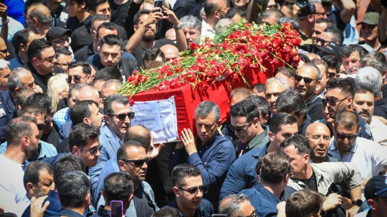 Özgür Özel’den Veda ve Teşekkür Paylaşımı