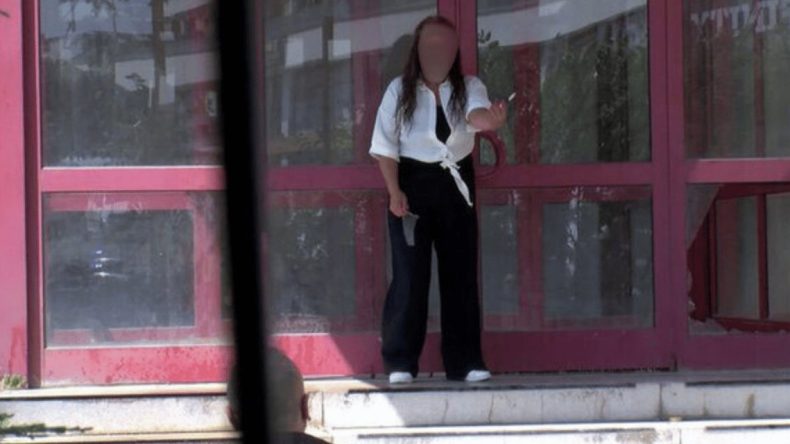 Parasını Alamayan Kadın, İşyerine Giderek Üzerine Benzin Dökme Eyleminde Bulundu!