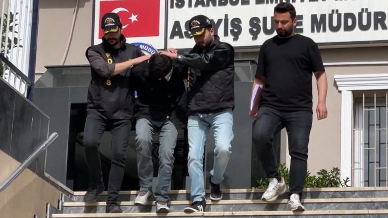 Polis, Telefonundaki Videoyu Gördükten Sonra Tutuklandı