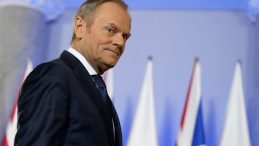 Polonya Başbakanı Tusk Güven Tazeledi