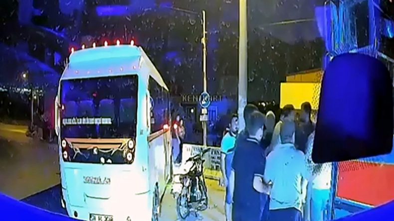 Protestoya Değil, Savaş Atmosferine Geldiler!