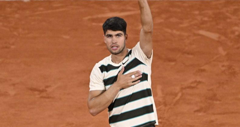 Rakibini 3-0 yenerek yarı finale yükseldi