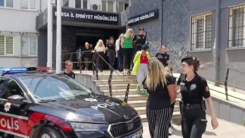 Saatlik 7 bin TL talep edip sosyal medyayı kontrol ediyorlardı: Daha fazla kaçamadılar