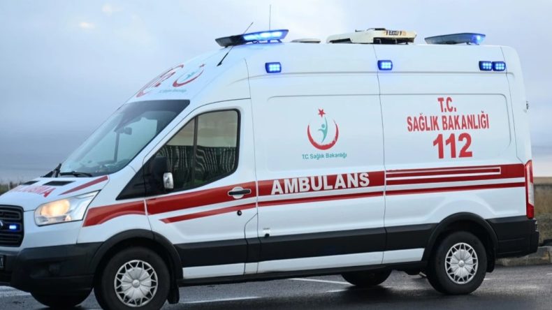 Şakalaşırken Sigara Paketini Düşüren Arkadaşını Bıçakladı