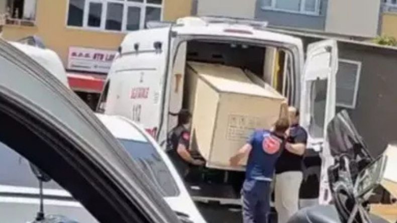 Samsun Canik’te ambulansa dolap yüklendi