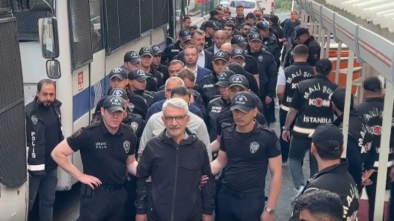 Sevk Fotoğrafına Sokaktan Tepkiler Yağdı: ‘İçim Parçalandı’