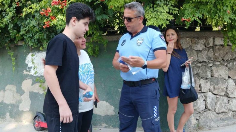Sınava Geç Kalan Öğrencilerin İmdadına Zabıta Yetişti