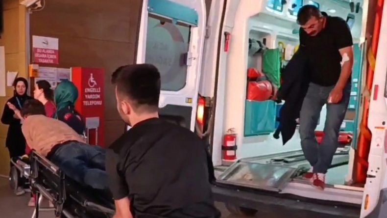 Sopalı ve Bıçaklı Kavga: 4 Yaralı
