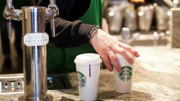 Starbucks, Çin’de Fiyat İndirimine Gitti