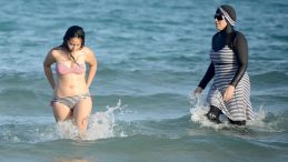Suriye’de Cihatçı Yönetim, Halk Plajlarında Kadınların Bikini ve Mayo Giymesini Yasakladı
