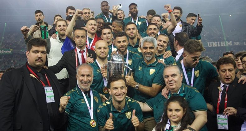 Takımı Süper Lig’e Taşıyan İsmet Taşdemir, Yeni Görevine Hazırlanıyor