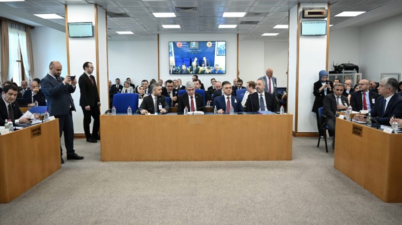 TBMM’de 'vergi adaleti' Tartışmaları: Devlet Mafya Gibi Haraç Alıyor