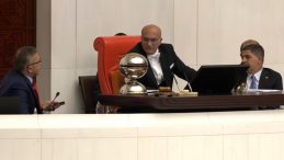 Tekin Bingöl: TBMM’de Böyle Bir Olumsuzluğun Bir Daha Yaşanmaması En Büyük Dileğim
