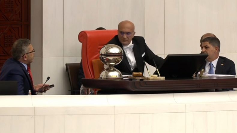 Tekin Bingöl: TBMM’de Böyle Bir Olumsuzluğun Bir Daha Yaşanmaması En Büyük Dileğim