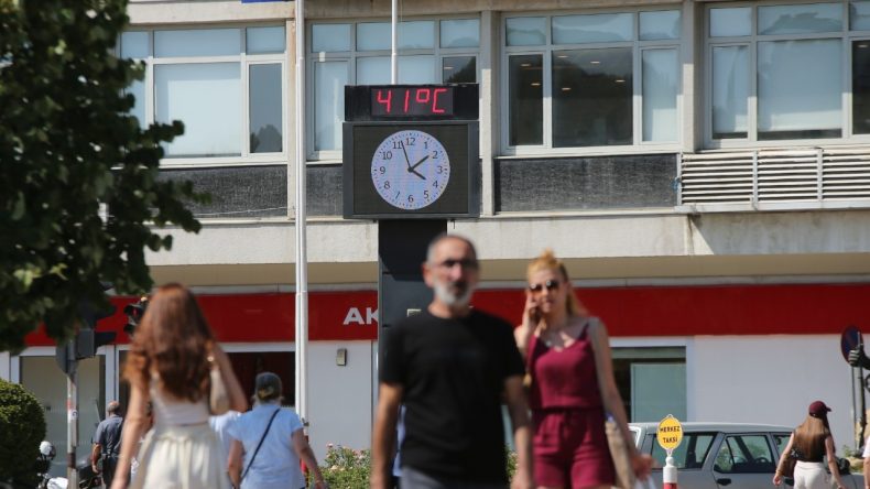 Termometreler 41 Dereceyi Gördü