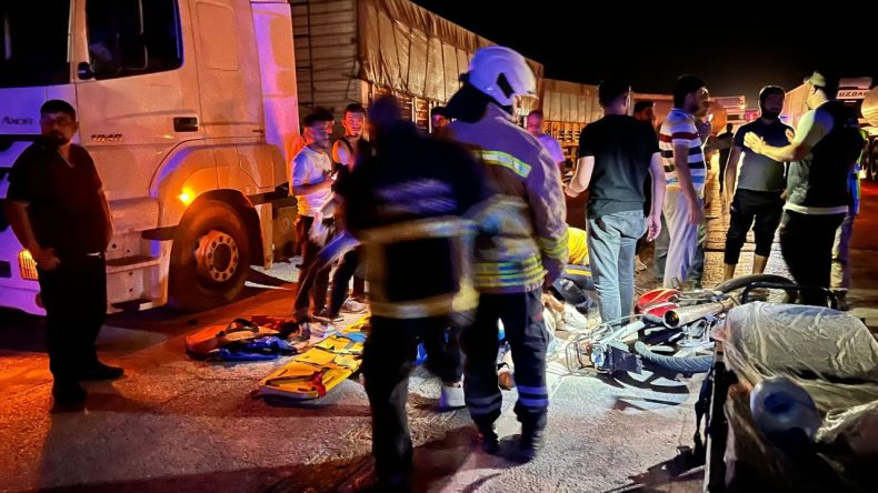 TIR ile Motosiklet Çarpıştı: Genç Sürücü Hayatını Kaybetti, 1 Kişi Ağır Yaralı