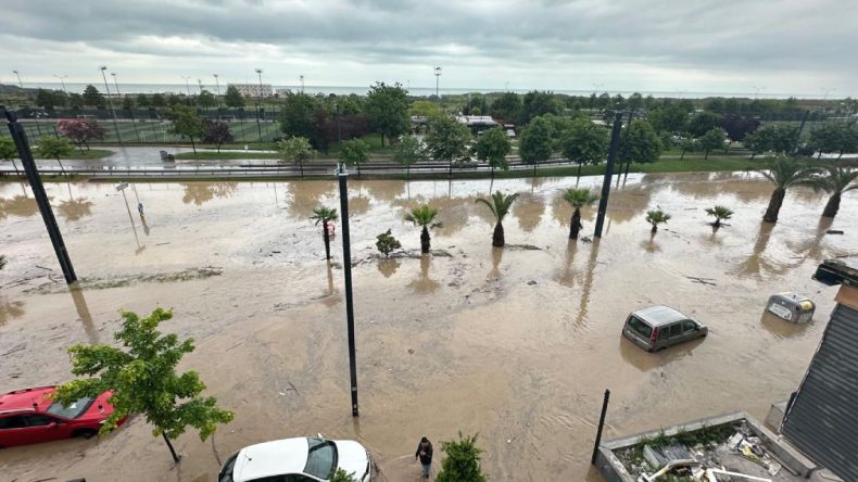 Trabzon’da Şiddetli Yağış: Yollar Göl Haline Geldi