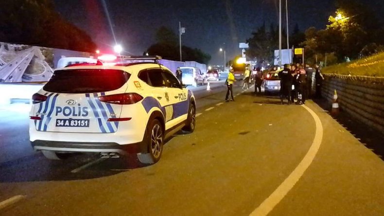 Trafik Uygulamasında Polis Ekiplerine Motosiklet Çarptı!