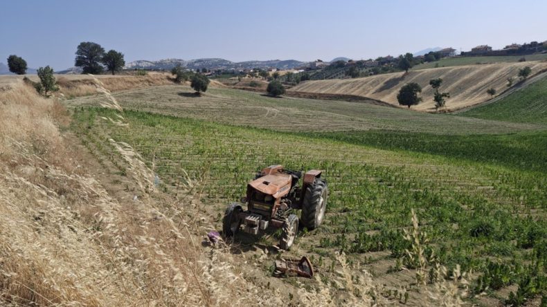 Traktör Tarlaya Uçtu: Genç Hayatını Kaybetti