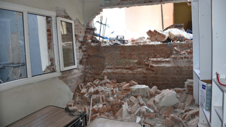 Tünel Çalışmaları sırasında Evin Duvarı Yıkıldı: Anne ve Kızı Büyük Bir Tehlike Atlattı!