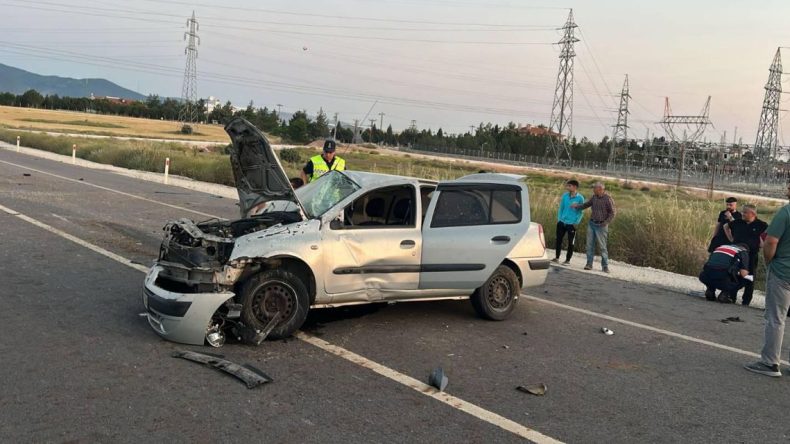 Uşak’ta Takla Atan Otomobildeki 3 Kişi Yaralandı