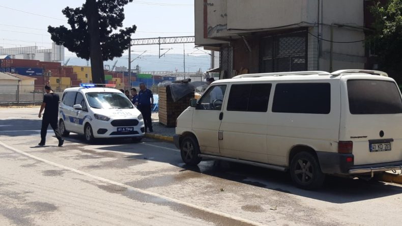 ‘Uygunsuz giyinme’ tartışmasında komşusunu sopayla yaraladı