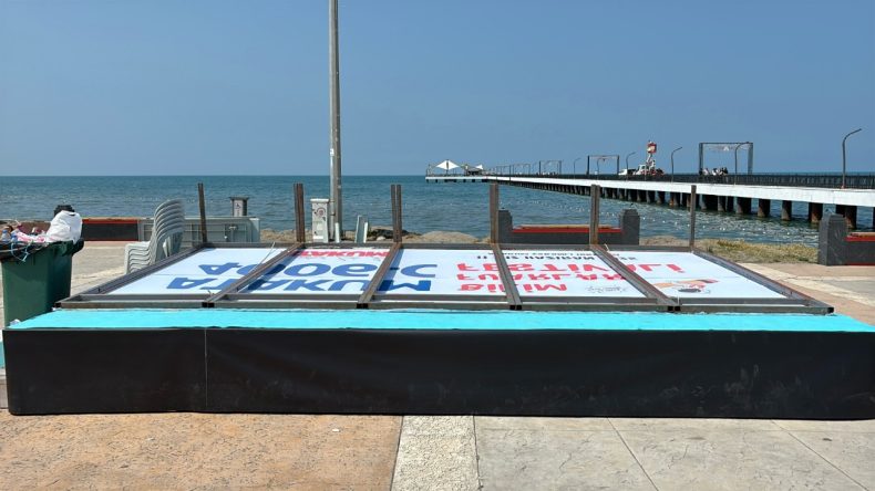 Üzerlerine pankart düşen 5 ilkokul öğrencisi yaralandı