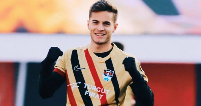 Vanspor’un Golcüsü Bursa’da İmzayı Attı