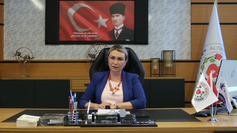 Yalova Altınova Belediye Başkanı Yasemin Fazlaca, CHP'den İstifa Etti