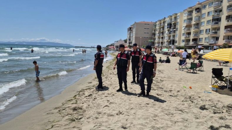 Yasağa Rağmen Denize Girmeye Devam Ettiler