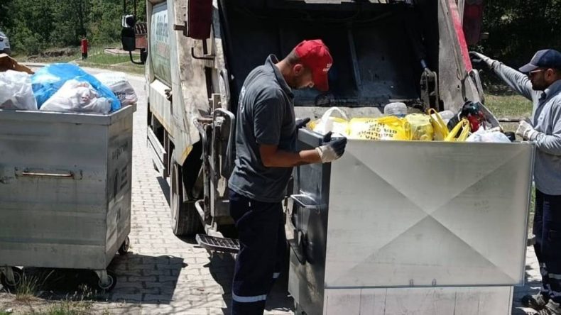 Yoğun ziyaretçi akınından geriye çöpler kaldı: 200 ton atık toplandı