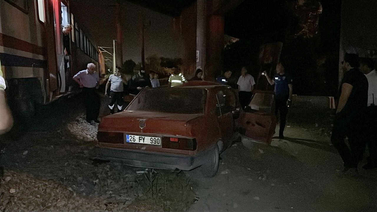 Trenin çarptığı otomobilin durumu