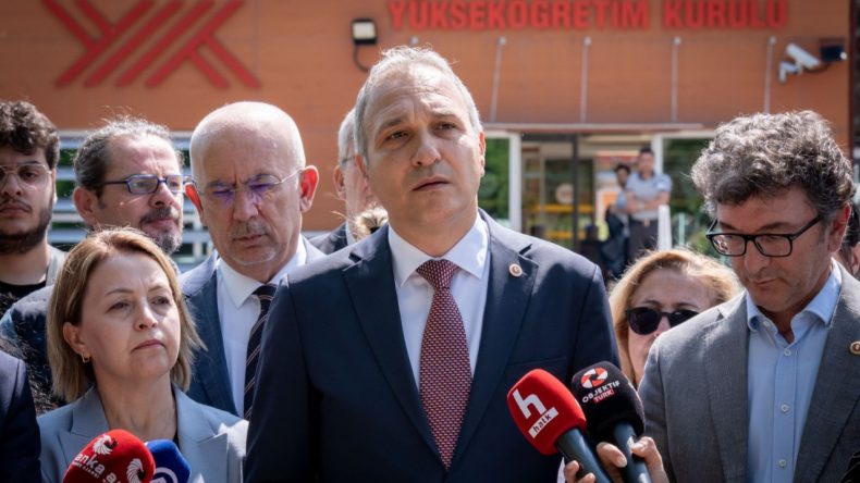Yükseköğretim Kurulu Önünde Rektörler Sırayla İfadelerini Dile Getirdi