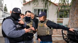 Yüz Binlerce Göçmene Tebligat: Ülkeden Ayrılın