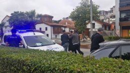 Zorla Çiçek Vermek İsteyen Adama Gözaltı