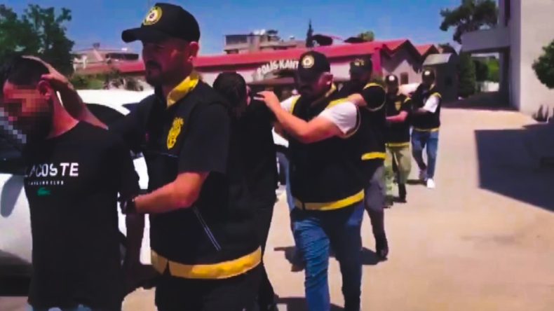 'Parola Vatan' İle Milyonları Çaldılar, Yemek Yerken Ele Geçirildiler