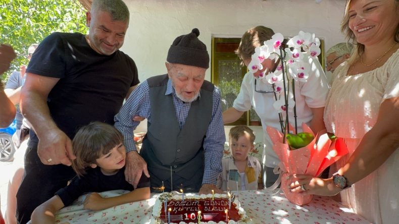 100 Yaşını Dolduran Recep Dede’nin Uzun Ömrünün Sırları