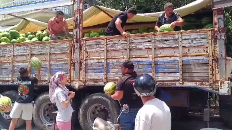 20 Ton Karpuz Vatandaşlarla Buluştu