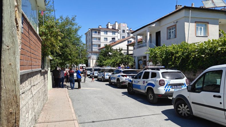 76 Yaşındaki Adam, Üvey Kızını Vurduktan Sonra İntihar Etti