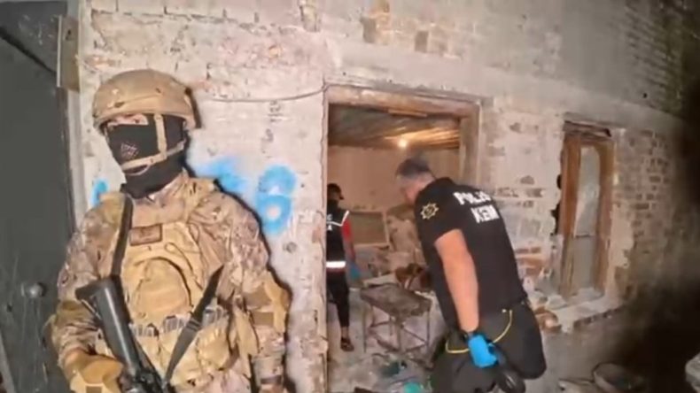 Adana Merkezli 6 İl İle Uyuşturucu Operasyonu: 130 Torbacı Yakalandı